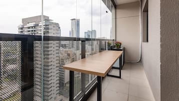 Basic Apartment | Outdoor dining