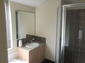 Towels, soap, toilet paper - Airbnb Room to stay  at prime location close to all amenities, east Cannington (East Cannington)
