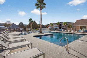 Seasonal outdoor pool - Landing Furnished Apartments Ocean Springs - Gulf Hills (Ocean Springs)