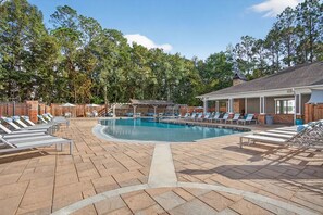 Seasonal outdoor pool - Landing Furnished Apartments Ocean Springs - Gulf Hills (Ocean Springs)