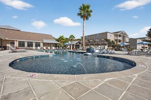 Seasonal outdoor pool - Landing Furnished Apartments Ocean Springs - Gulf Hills (Ocean Springs)