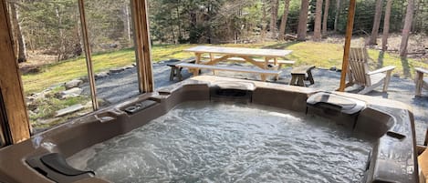 Outdoor spa tub
