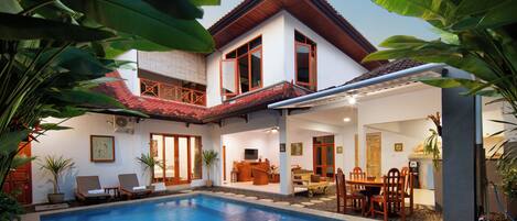 Outdoor pool, sun loungers