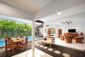 Dining - Hildiman Kuta Villa (Kuta)