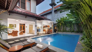 Outdoor pool, pool loungers