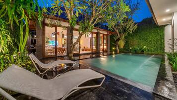 Deluxe villa, 2 slaapkamers, privézwembad | Zwembad | Een buitenzwembad