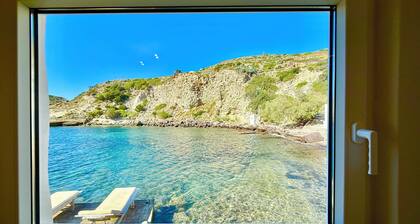 Milos Boathouse-Only one in Milos with sea view on both sides & stunning sunset
