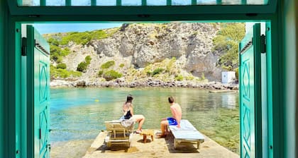 Milos Boathouse-Only one in Milos with sea view on both sides & stunning sunset