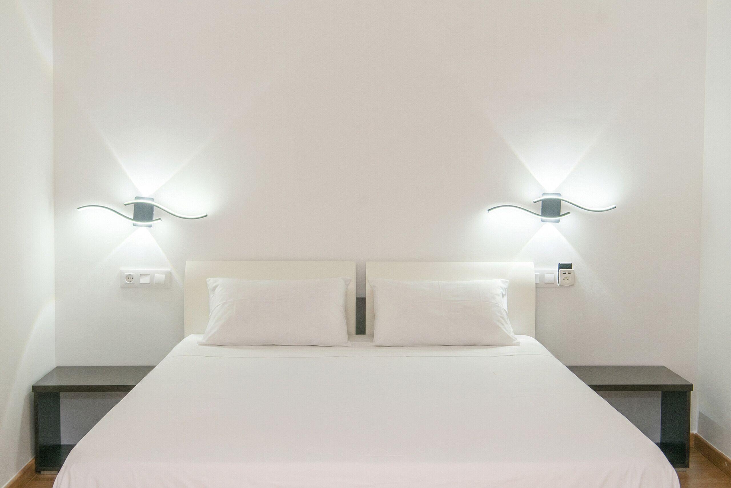 Een strijkplank/strijkijzer, gratis wifi, beddengoed