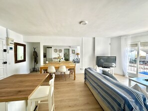 TV - WELCS APARTMENT 373 PDA meters away from the sea (Sant Antoni de Calonge)