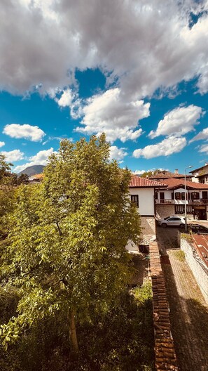 Parking - Paflagonya Tarihi Konak
Eski Çarşı  10 Dk Masafede
Merkezi Konum (karabük)