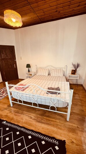 Room - Paflagonya Tarihi Konak
Eski Çarşı  10 Dk Masafede
Merkezi Konum (karabük)
