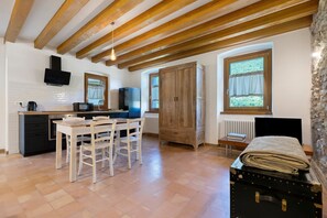 Interior - Casa Zucchelli, Garda Trentino: Castle View, Private Garden with BBQ, Up to 8 Guests (Pranzo)