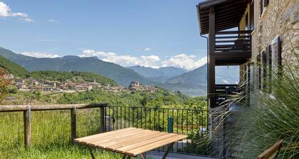 Casa Zucchelli, Garda Trentino: Castle View, Private Garden with BBQ, Up to 8 Guests