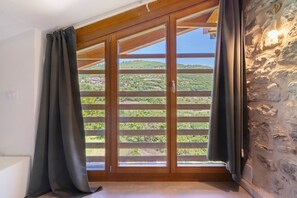 Interior - Casa Zucchelli, Garda Trentino: Castle View, Private Garden with BBQ, Up to 8 Guests (Pranzo)