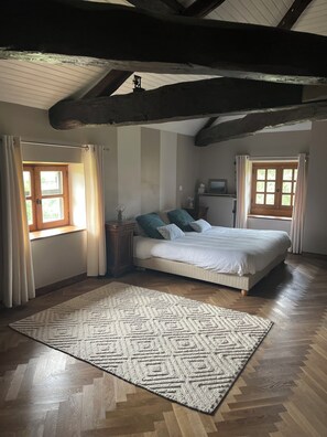 Een strijkplank/strijkijzer, gratis wifi, beddengoed