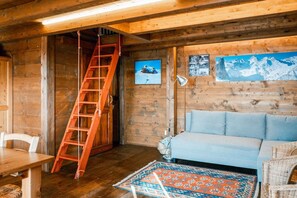 Living area - CHALET SURROUNDED BY NATURE, THE PERFECT HOME FOR THOSE WHO WANT TO DISCONNECT AND RELAX (Roccabruna)