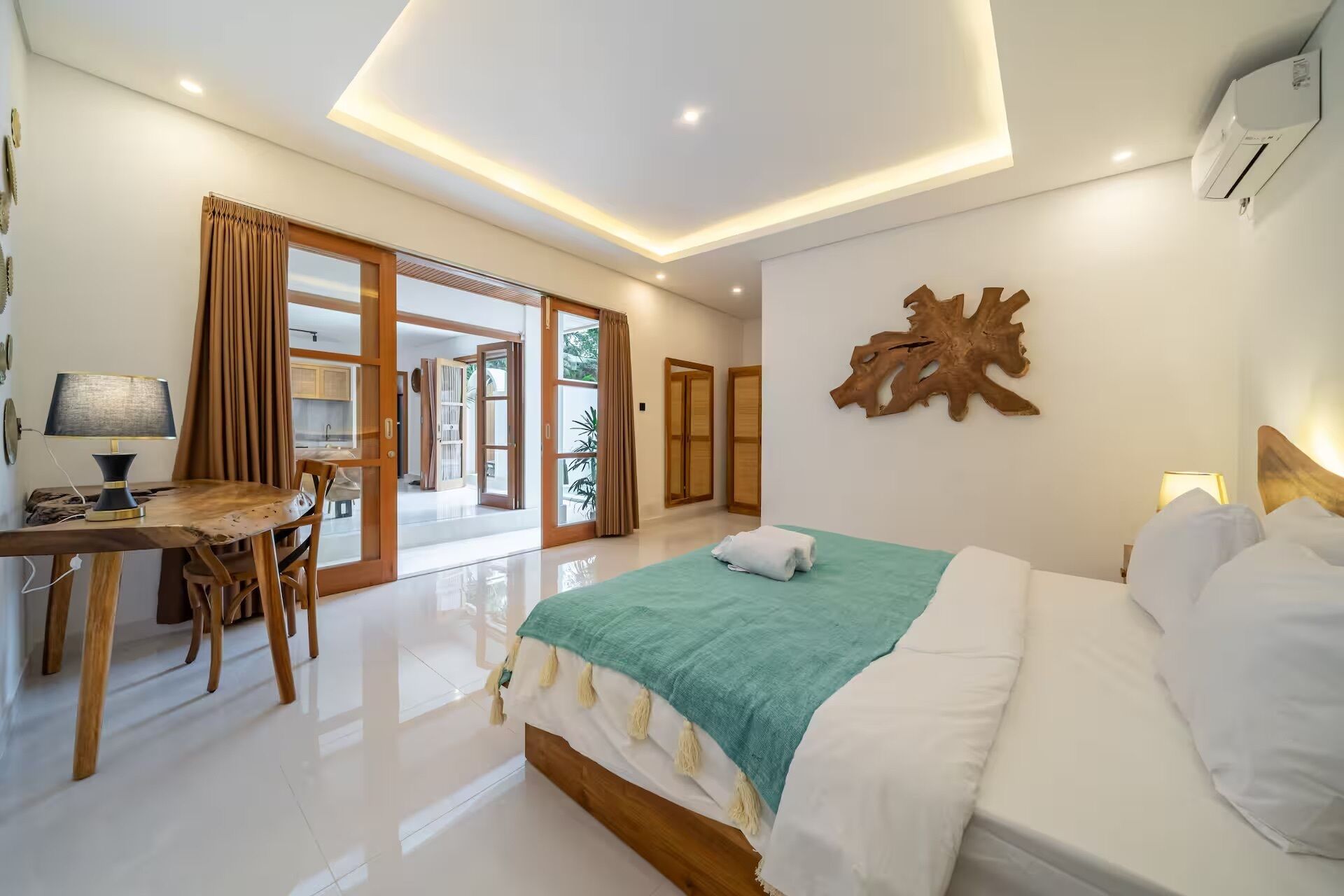 Egyptian cotton sheets, premium bedding, in-room safe