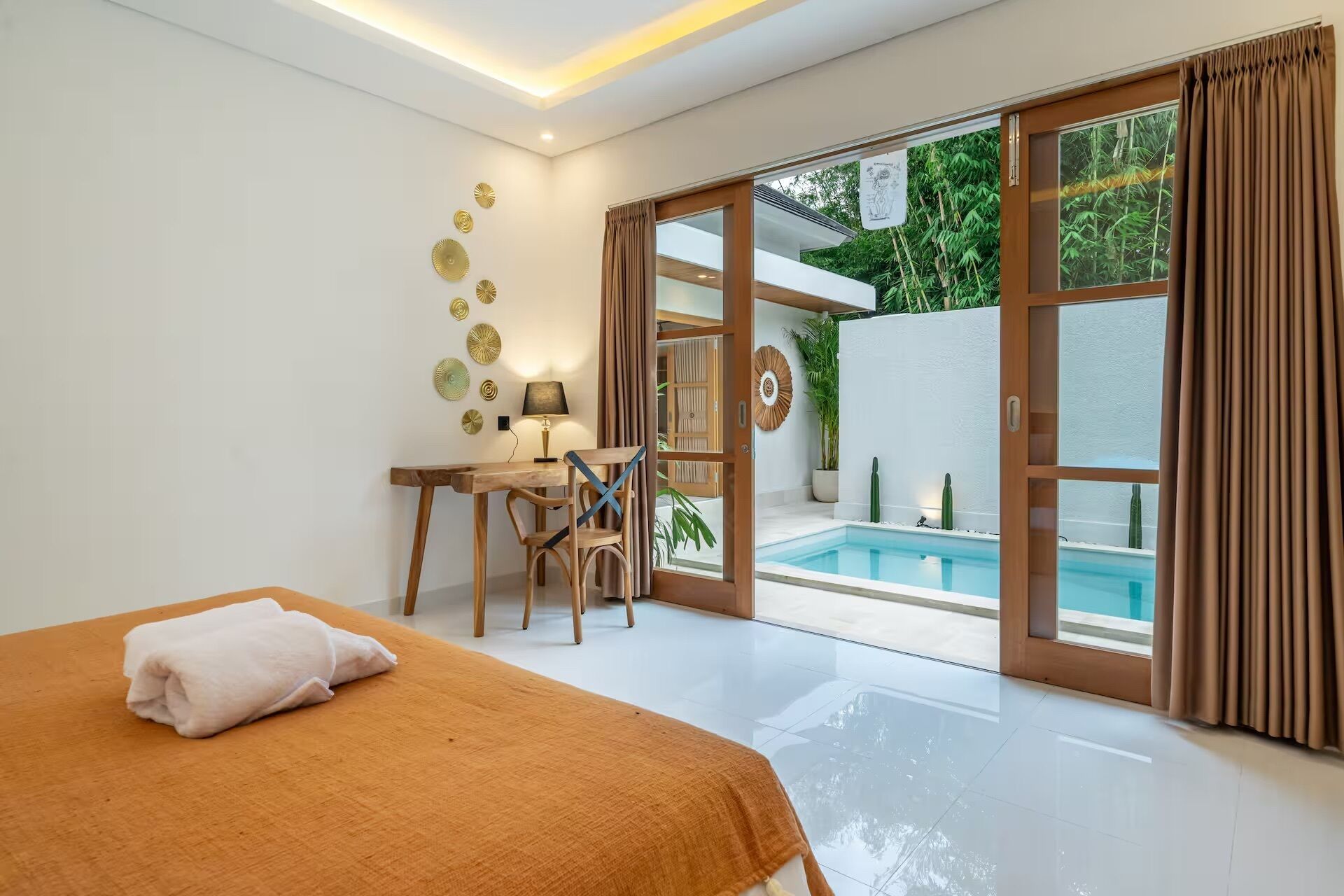 Egyptian cotton sheets, premium bedding, in-room safe