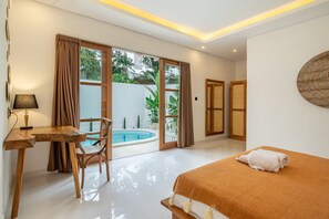 Egyptian cotton sheets, premium bedding, in-room safe - Mirragold Villa (Kerobokan Kelod)