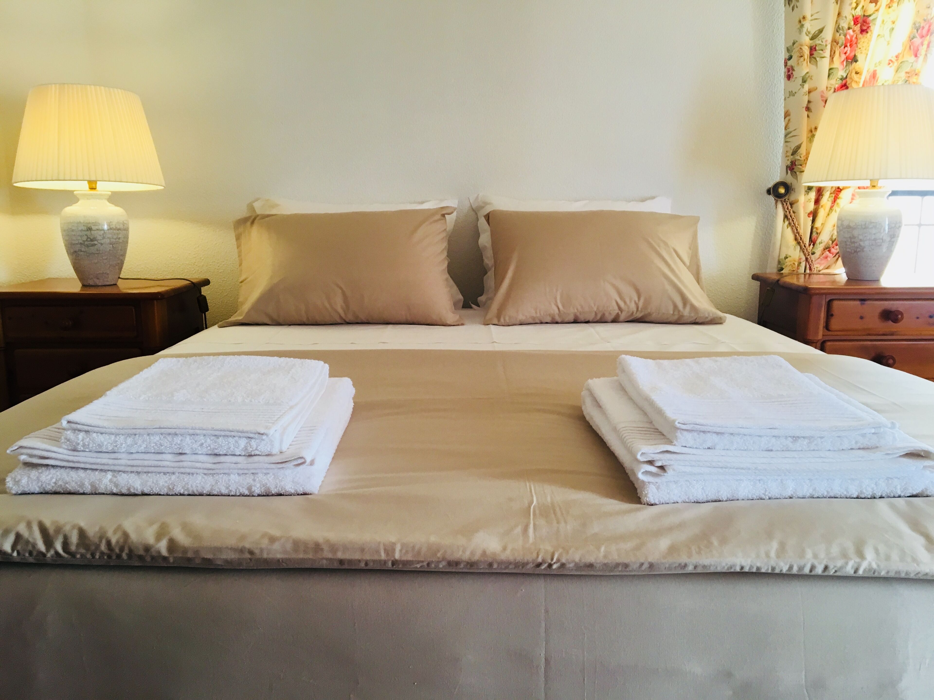 Iron/ironing board, WiFi, bed sheets