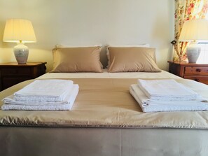 Iron/ironing board, WiFi, bed sheets