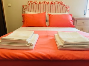 Iron/ironing board, WiFi, bed sheets
