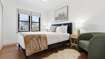 Desk, iron/ironing board, WiFi, bed sheets