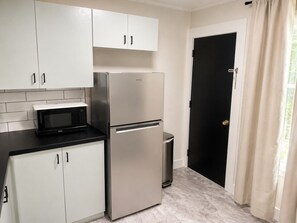 Fridge, microwave, oven, stovetop - Tulsa Central Hub | EXPO-Tulsa University-Downtown (Tulsa)