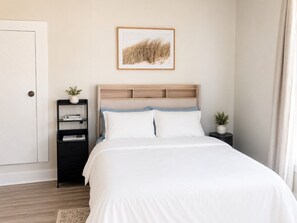 Tabla de planchar con plancha, wifi y ropa de cama 