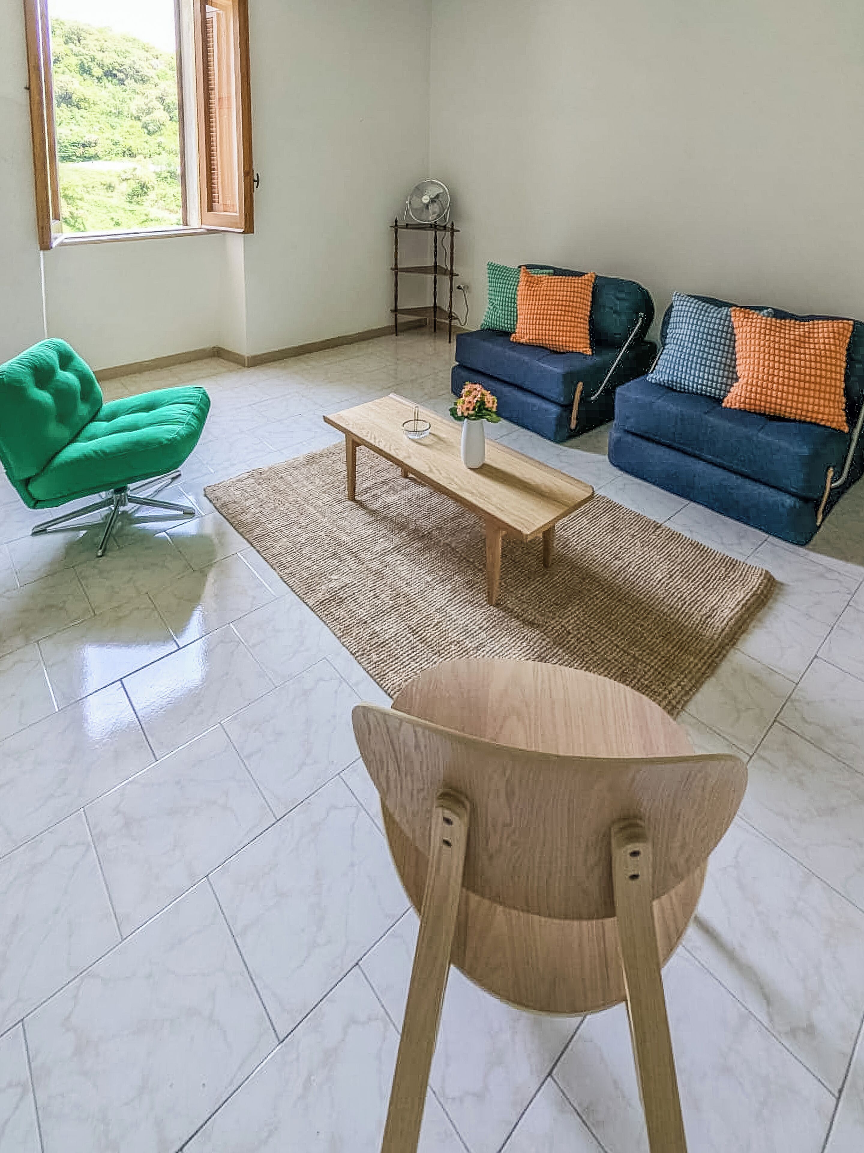 Apartamento, sacada, vista para a montanha | Área de estar