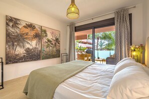 Room - Guadalmansa Beach Flat | Modern & Steps to Shore (Estepona)