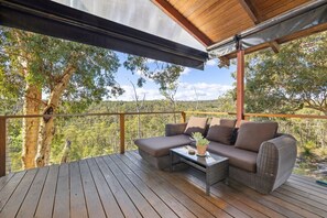Terrace/patio - The Hills Opera House: A Treetop Sanctuary in Bickley Valley (Bickley)