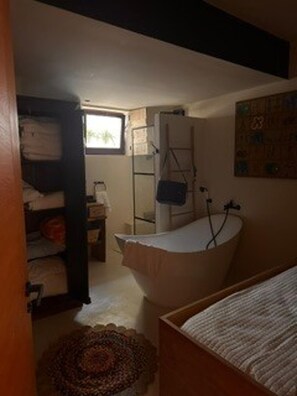 3 bilik tidur, seterika/papan seterika, Wi-fi percuma, cadar katil 