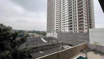 Classic Studio, Lanai, City View | Pool