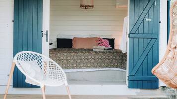 Deluxe Studio Suite, Garden View | Terrace/patio