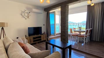 Apartment, Sea View | Living area