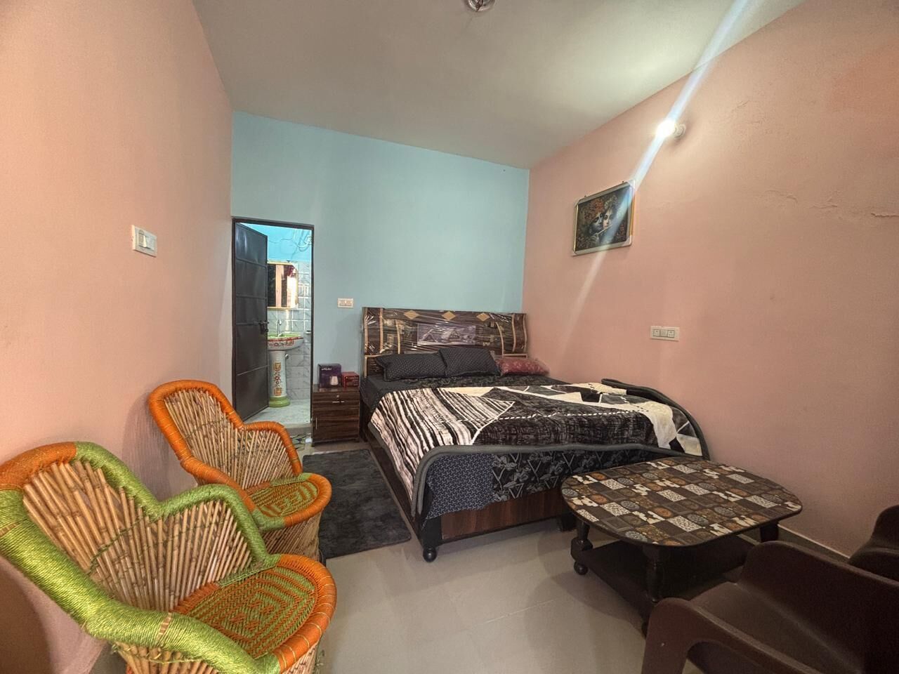 Basic Single Room, Balcony, Mountain View