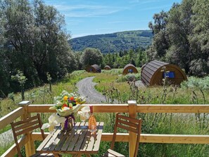 Outdoor dining - Glamping Pod - Glendalough (Laragh)