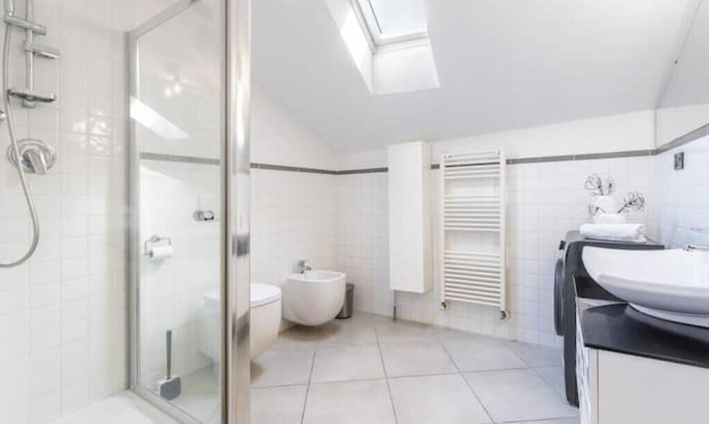 Dusche, Haartrockner, Bidet
