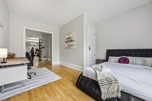 3 slaapkamers, een bureau, een strijkplank/strijkijzer, wifi