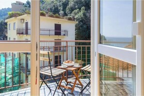Outdoor dining - Vrbo Property (Noli)