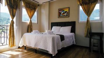 Ropa de cama de alta calidad y escritorio