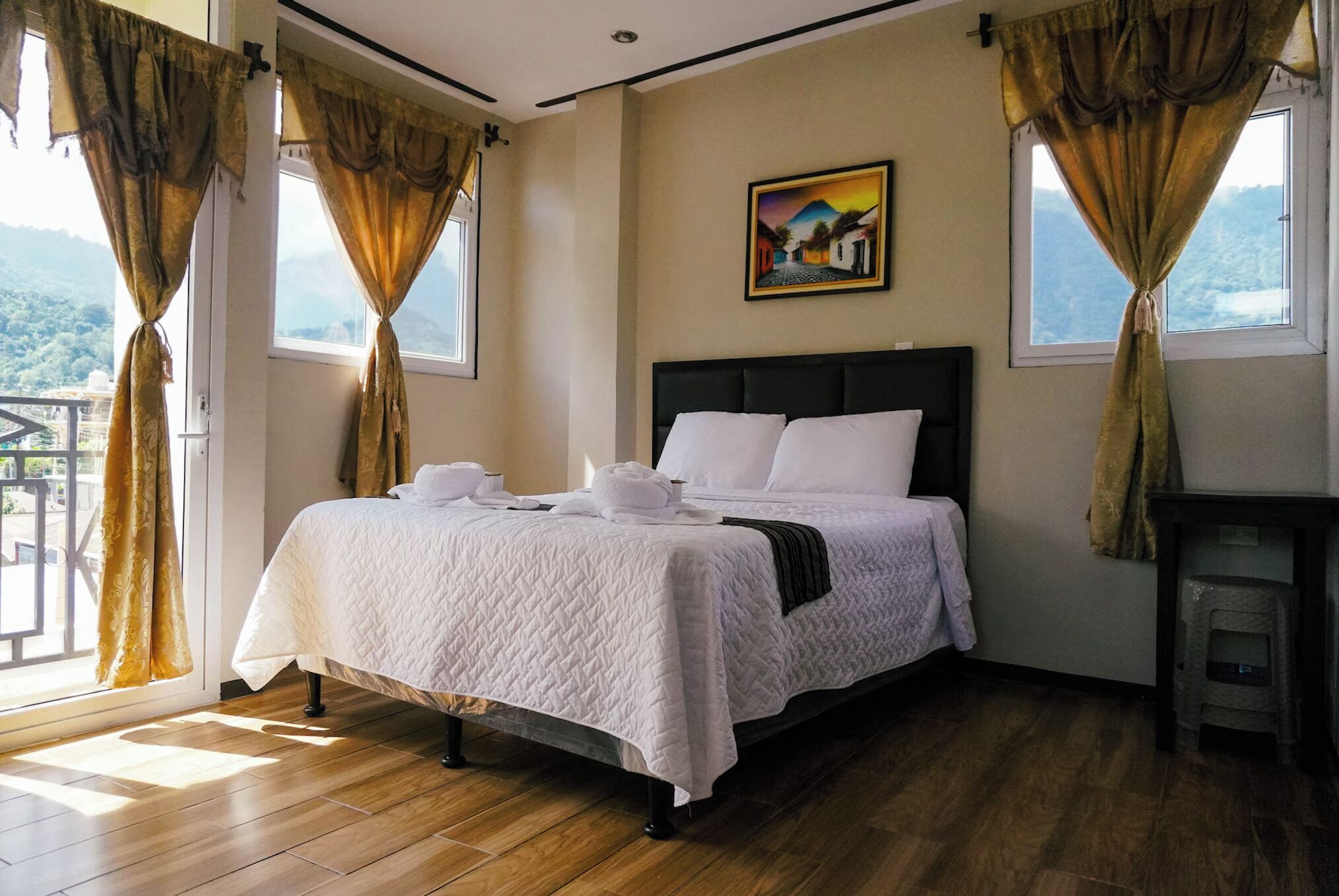 Deluxe tweepersoonskamer | Luxe beddengoed, een bureau, gratis wifi, beddengoed