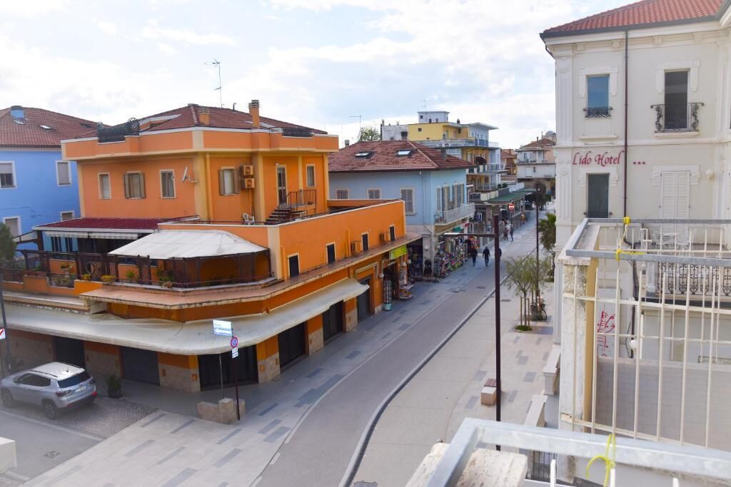 Standard-Vierbettzimmer, Balkon, Stadtblick | Unterkunftsgelände
