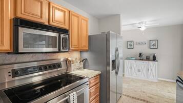 Coffee/tea maker, fridge, microwave, oven
