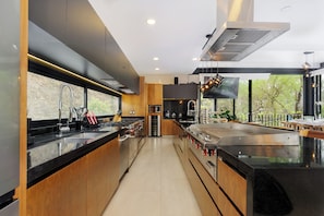 Family House, Lake View | Private kitchen - Villa del Carmen (San Gaspar)