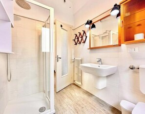 Bathroom - Vrbo Property (Finale Ligure)