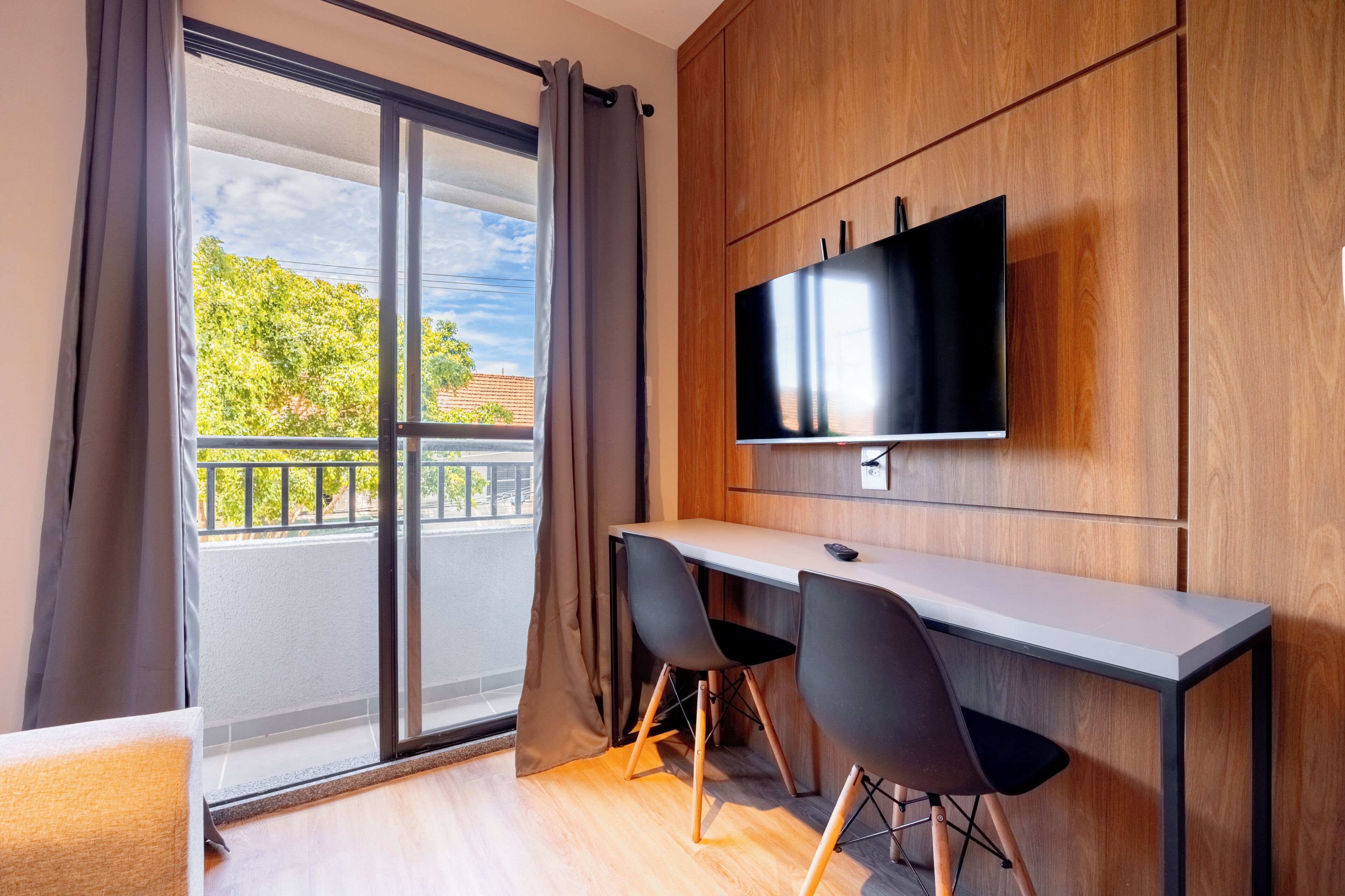 Basic Studio, City View | Interior