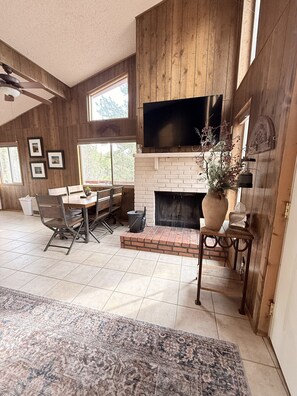 Dining - Restoration Ridge - A Cabin for Rest & Renewal in Florissant, Colorado (Florissant)